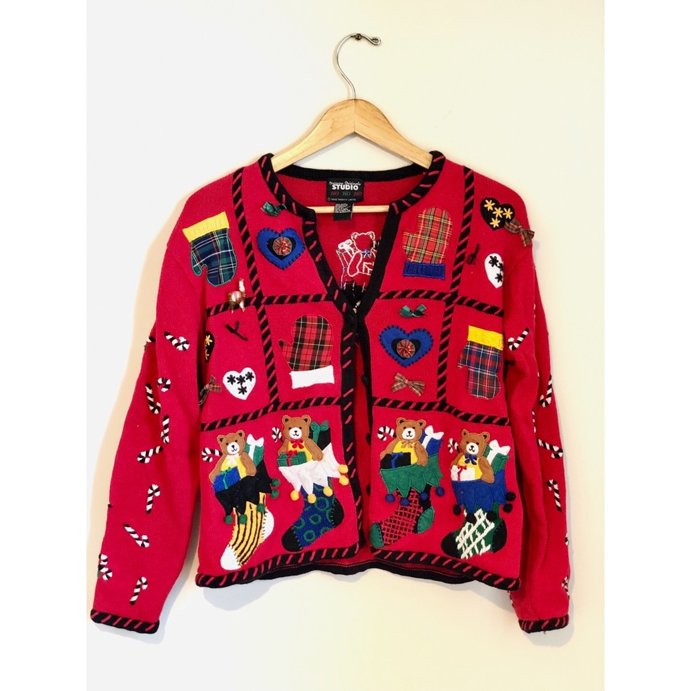 Vintage Christmas Sweater— Holiday Bear Motif 🐻